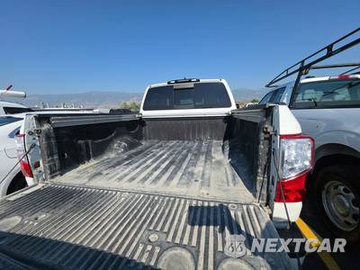 2023 Nissan TITAN SV Crew Cab Short Bed - zdjęcie 17 z 33 - miniatura