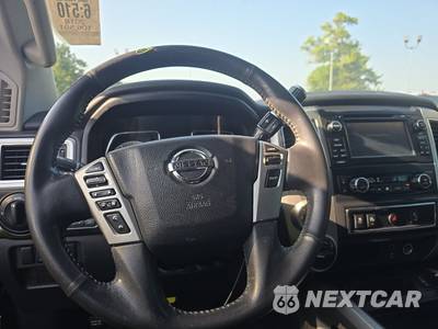 2018 Nissan TITAN SV Crew Cab Short Bed - zdjęcie 10 z 36 - miniatura