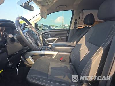 2018 Nissan TITAN SV Crew Cab Short Bed - zdjęcie 7 z 36 - miniatura