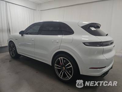 2024 Porsche Cayenne Turbo E-Hybrid - zdjęcie 6 z 23 - miniatura