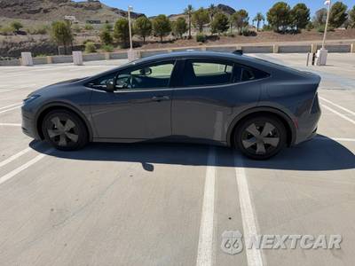 2025 Toyota Prius Plug-In Hybrid SE - zdjęcie 3 z 24 - miniatura