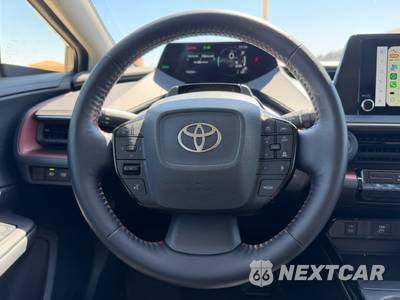 2025 Toyota Prius Plug-In Hybrid SE - zdjęcie 13 z 24 - miniatura