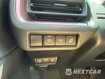2025 Toyota Prius Plug-In Hybrid SE - zdjęcie 14 z 24 - miniatura