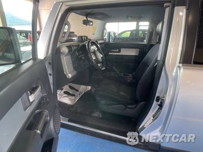 2007 Toyota FJ Cruiser w/Rear Doors - zdjęcie 12 z 19 - miniatura