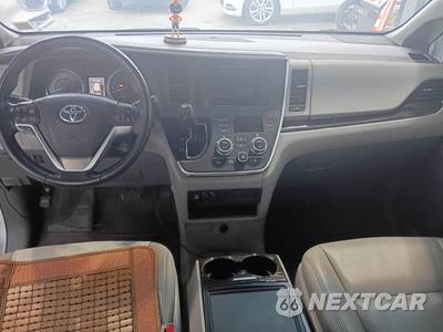 2015 Toyota Sienna XLE 8-Passenger 119.3" WB - zdjęcie 13 z 40 - miniatura