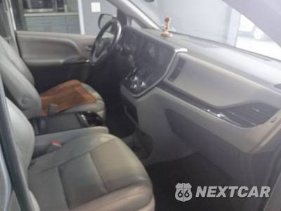 2015 Toyota Sienna XLE 8-Passenger 119.3" WB - zdjęcie 17 z 40 - miniatura