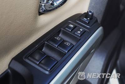 2017 Nissan TITAN SL Crew Cab Short Bed - zdjęcie 24 z 50 - miniatura