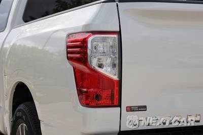 2017 Nissan TITAN SL Crew Cab Short Bed - zdjęcie 20 z 50 - miniatura