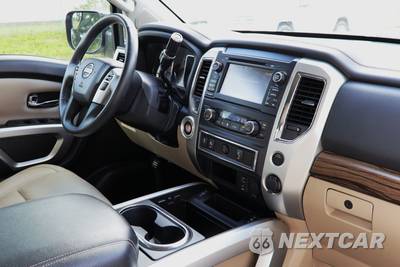 2017 Nissan TITAN SL Crew Cab Short Bed - zdjęcie 28 z 50 - miniatura
