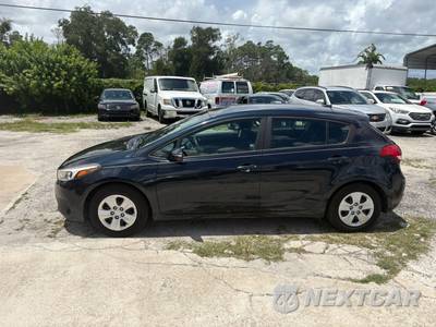 2017 Kia Forte5 LX Hatchback - zdjęcie 4 z 10 - miniatura