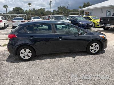 2017 Kia Forte5 LX Hatchback - zdjęcie 5 z 10 - miniatura