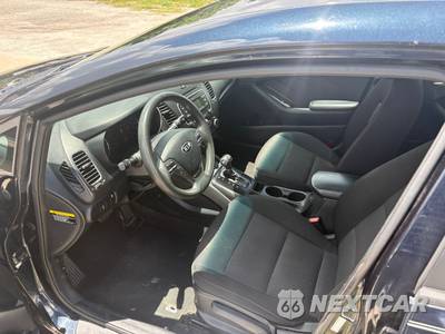 2017 Kia Forte5 LX Hatchback - zdjęcie 7 z 10 - miniatura