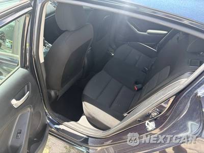2017 Kia Forte5 LX Hatchback - zdjęcie 8 z 10 - miniatura