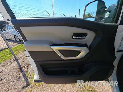 2024 Nissan TITAN SV Crew Cab Short Bed - zdjęcie 9 z 29 - miniatura