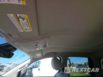 2024 Nissan TITAN SV Crew Cab Short Bed - zdjęcie 17 z 29 - miniatura
