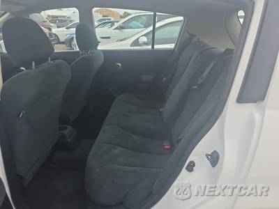 2011 Nissan Versa 1.8 S Hatchback - zdjęcie 13 z 48 - miniatura
