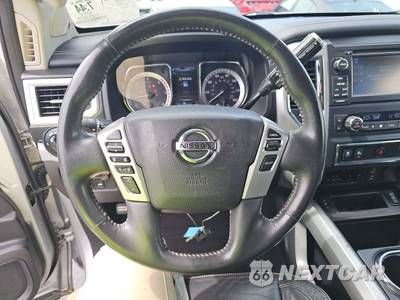 2017 Nissan TITAN XD PRO-4X Crew Cab Medium Bed - zdjęcie 10 z 35 - miniatura