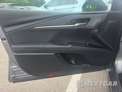 2025 Toyota Camry SE - zdjęcie 9 z 27 - miniatura