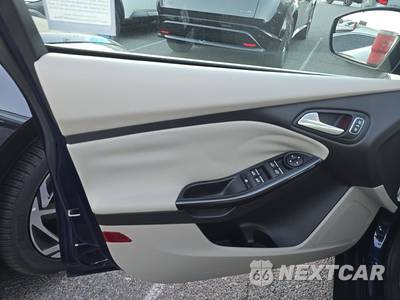 2016 Ford Focus Electric Hatchback - zdjęcie 35 z 49 - miniatura
