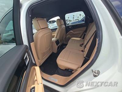 2022 Porsche Cayenne - zdjęcie 13 z 27 - miniatura