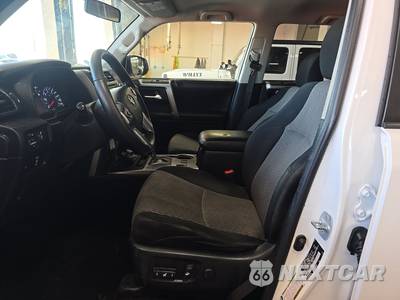 2015 Toyota 4Runner SR5 - zdjęcie 7 z 40 - miniatura