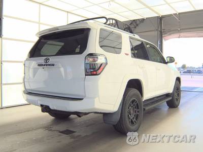 2015 Toyota 4Runner SR5 - zdjęcie 4 z 40 - miniatura