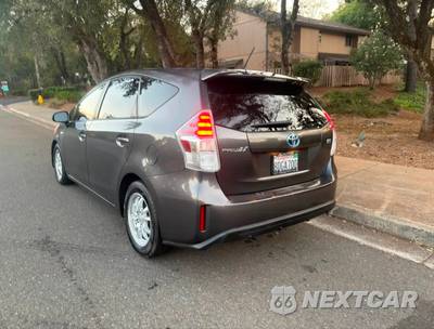 2016 Toyota Prius v Four - zdjęcie 4 z 13 - miniatura