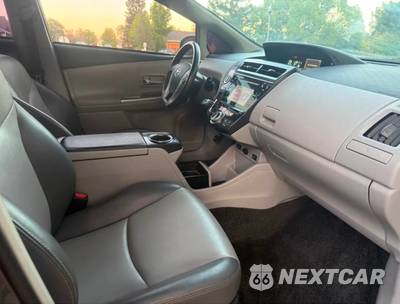 2016 Toyota Prius v Four - zdjęcie 6 z 13 - miniatura