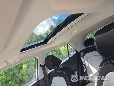 2025 Hyundai Venue SEL - zdjęcie 18 z 21 - miniatura