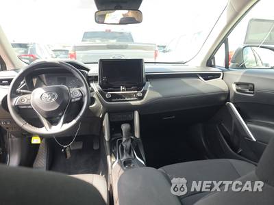 2025 Toyota Corolla Cross LE - zdjęcie 11 z 37 - miniatura