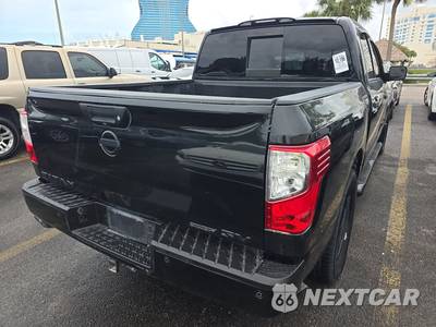 2019 Nissan TITAN SV Crew Cab Short Bed - zdjęcie 4 z 18 - miniatura