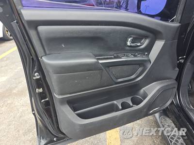 2019 Nissan TITAN SV Crew Cab Short Bed - zdjęcie 9 z 18 - miniatura