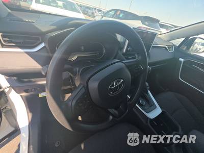 2025 Toyota RAV4 Hybrid XLE - zdjęcie 10 z 21 - miniatura