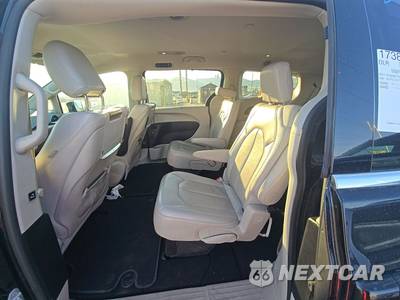 2017 Chrysler Pacifica Touring L Plus 121.6" WB - zdjęcie 13 z 37 - miniatura
