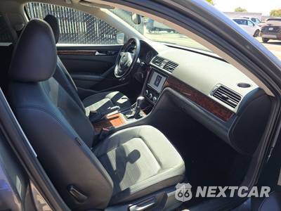 2012 Volkswagen Passat 2.5L SEL - zdjęcie 8 z 37 - miniatura