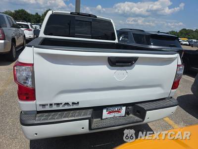 2021 Nissan TITAN SV Crew Cab Short Bed - zdjęcie 5 z 24 - miniatura