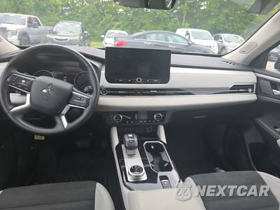 2025 Mitsubishi Outlander SE - zdjęcie 11 z 33 - miniatura