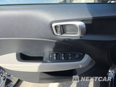 2025 Hyundai Venue SEL - zdjęcie 9 z 29 - miniatura