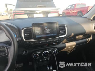 2025 Hyundai Venue SEL - zdjęcie 11 z 25 - miniatura