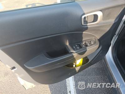 2025 Hyundai Venue SEL - zdjęcie 9 z 25 - miniatura