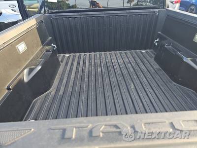 2025 Toyota Tacoma SR5 Crew Cab Medium Bed - zdjęcie 16 z 25 - miniatura