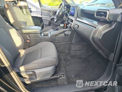 2025 Toyota Tacoma SR5 Crew Cab Medium Bed - zdjęcie 8 z 25 - miniatura
