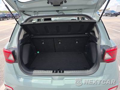 2025 Hyundai Venue SEL - zdjęcie 16 z 23 - miniatura