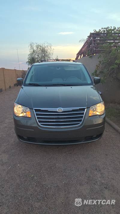 2010 Chrysler Town & Country Touring 121.2" WB - zdjęcie 6 z 49 - miniatura