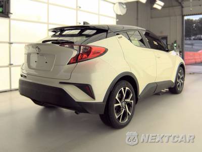 2020 Toyota C-HR XLE - zdjęcie 4 z 30 - miniatura
