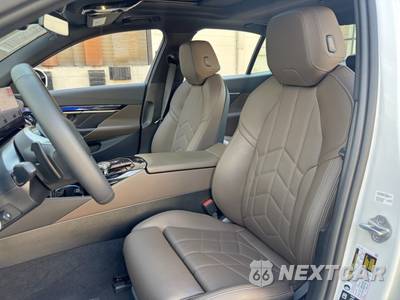 2024 BMW 5 Series Sedan 540i xDrive - zdjęcie 39 z 48 - miniatura