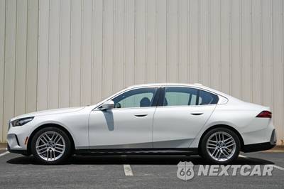 2024 BMW 5 Series Sedan 540i xDrive - zdjęcie 7 z 48 - miniatura