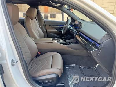2024 BMW 5 Series Sedan 540i xDrive - zdjęcie 14 z 48 - miniatura