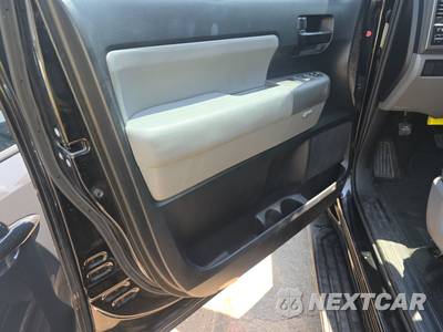 2015 Toyota Sequoia SR5 - zdjęcie 9 z 43 - miniatura