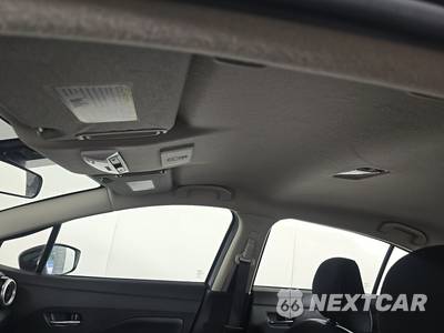 2025 Nissan Versa SR - zdjęcie 14 z 17 - miniatura